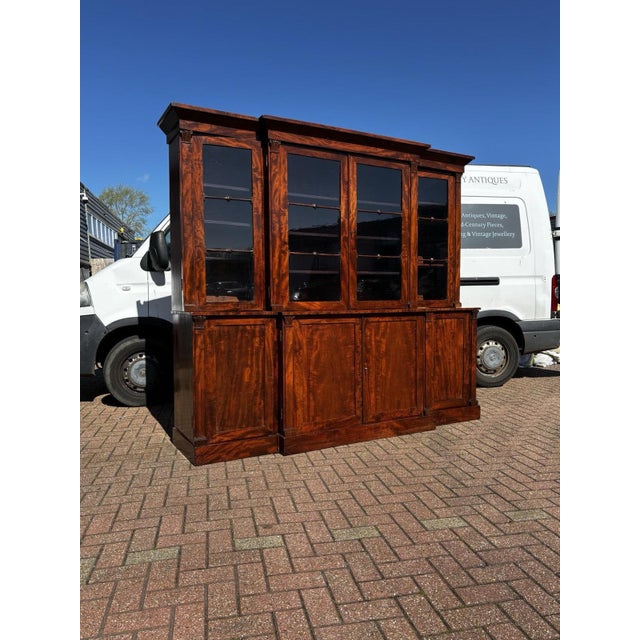 Georgian Mahogany Breakfront Library Bookcase, Adjustable Shelves. 2 Keys Splits into 8 pieces for easier transportation....