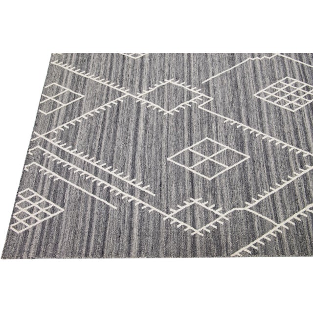 Early 21st Century Modern Flatweave Kilim Gray Geometric Wool Rug by Apadana For Sale - Image 4 of 7