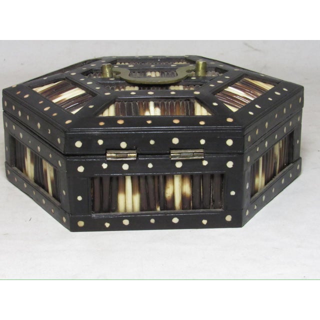 Antique Anglo Indian Hexagonal Porcupine Quill Box For Sale In San Francisco - Image 6 of 11