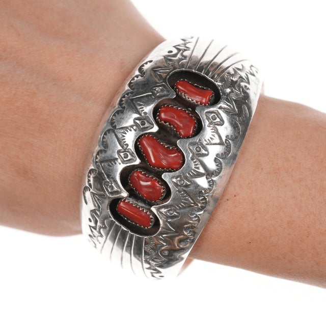 Native American 6 3/8" Pauline Benally Vintage Navajo silver and coral cuff bracelet For Sale - Image 3 of 11