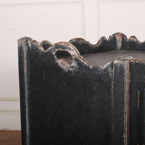 18th Century English Bedside Cabinet For Sale - Image 9 of 11