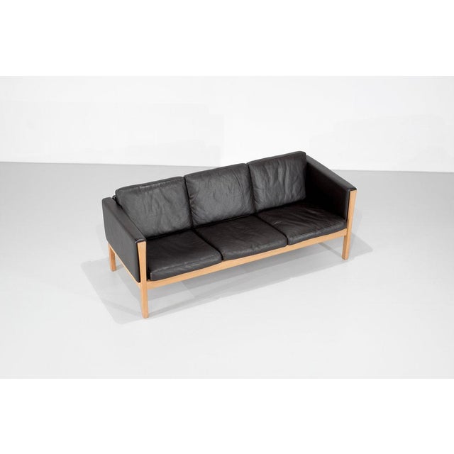 Mid-Century Modern CH163 Sofa by Hans J. Wegner for Carl Hansen & Son, Denmark, 1965 For Sale - Image 3 of 16