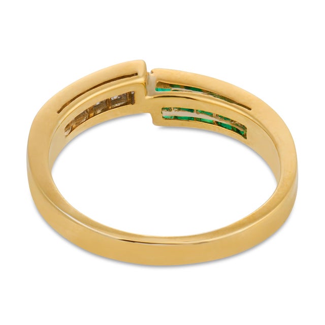 Vintage Diamond Emerald 18k Yellow Gold Band, Size 6.5 For Sale In Los Angeles - Image 6 of 7