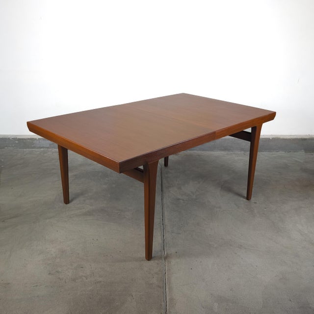 Selig Scandinavian Mid-Century Modern Expandable Teak Dining Table, C1960s For Sale - Image 4 of 15