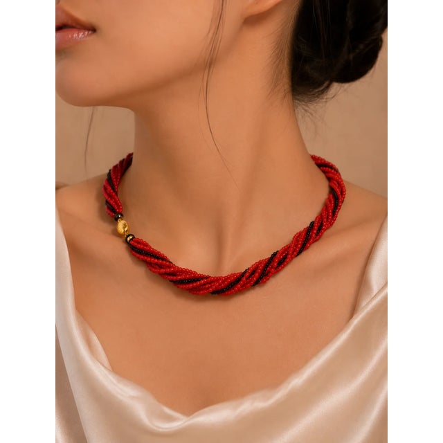Art Deco Late 20th Century 18K Yellow Gold Clasp Onyx Red Undyed Coral Strand Necklace For Sale - Image 3 of 3