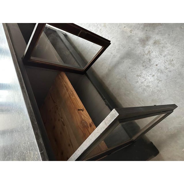 Ilot de magasin recouvert d’une pierre bleue For Sale - Image 9 of 13