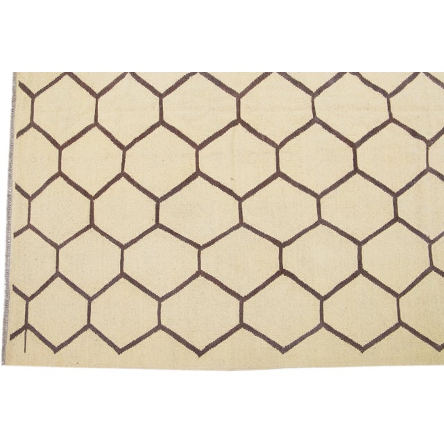 2020s Contemporary Beige Turkish Kilim Wool Rug With Geometric Design For Sale - Image 4 of 7