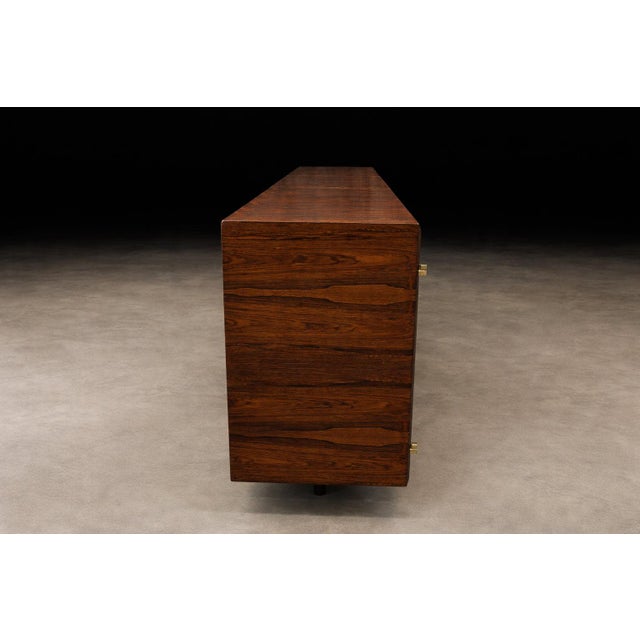 Mid-Century Modern Brazilian Modern Rosewood Credenza With Brass Details by Jean Gillon, Brazil, 1960s For Sale - Image 3 of 14