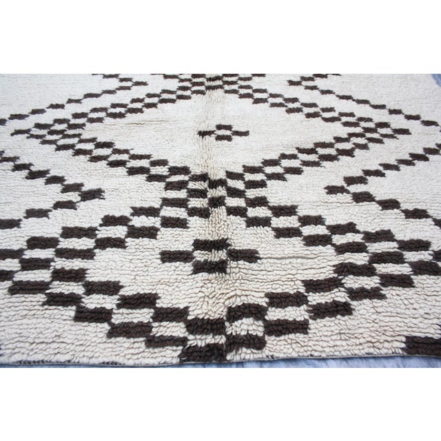 Mid 20th Century Vintage Moroccan Rug - 8'5'' X 6'3'' For Sale - Image 4 of 9