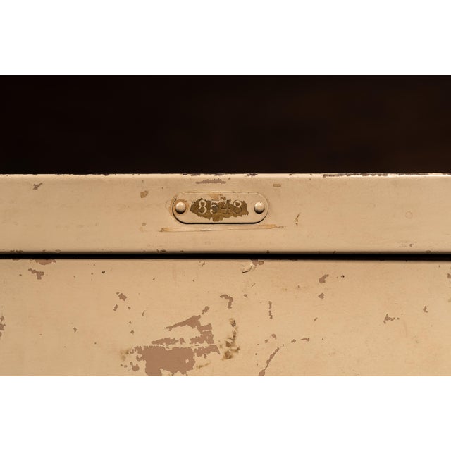 Vintage Metal Lowboy Dresser in Cream Enamel For Sale In Chicago - Image 6 of 15