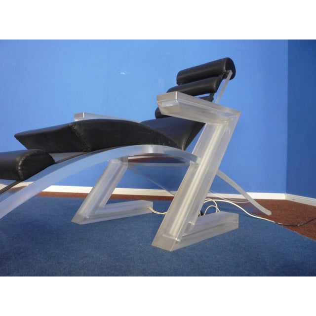 Italian Space Age Acrylic Glass Chaise Lounge, 1960s For Sale - Image 13 of 16
