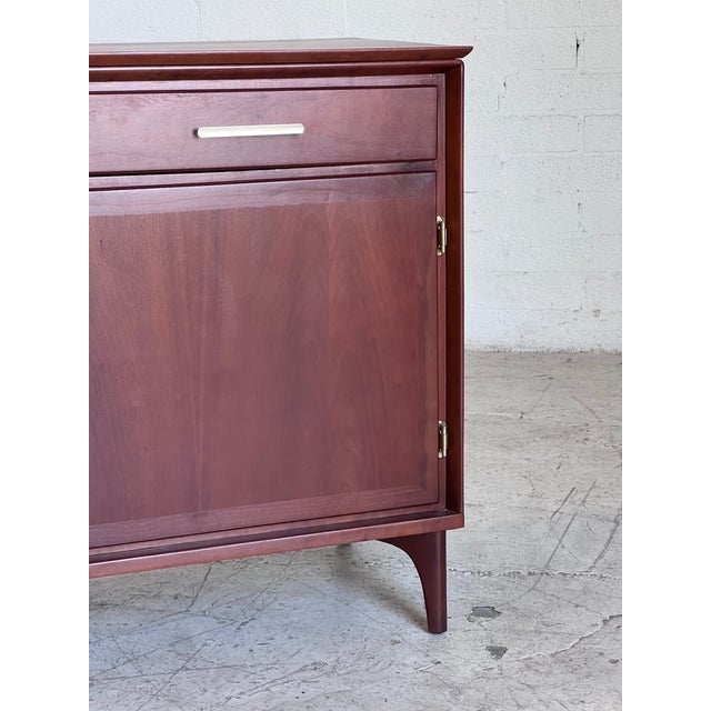 American Vintage Walnut and Brass Sideboard by Statton For Sale - Image 3 of 8