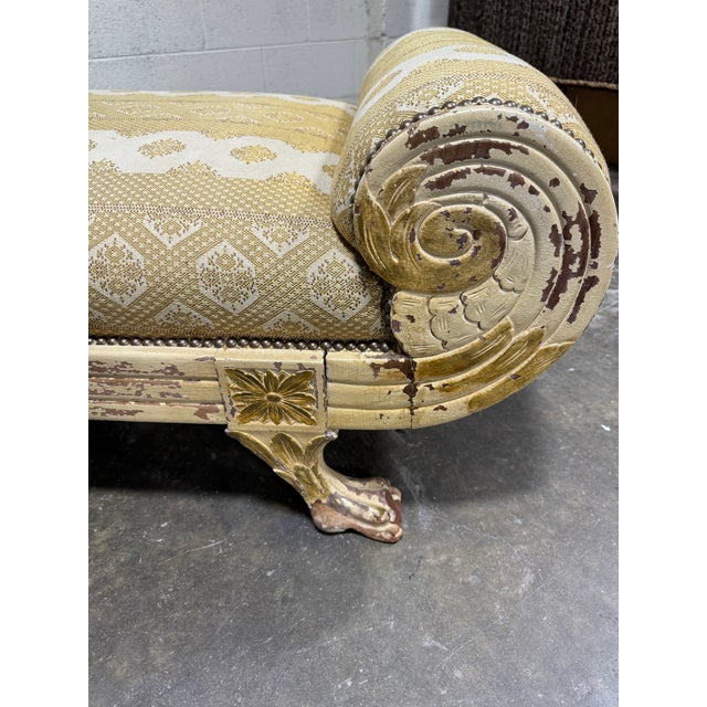 1980s Vintage Neoclassical Continental Chaise For Sale - Image 5 of 10