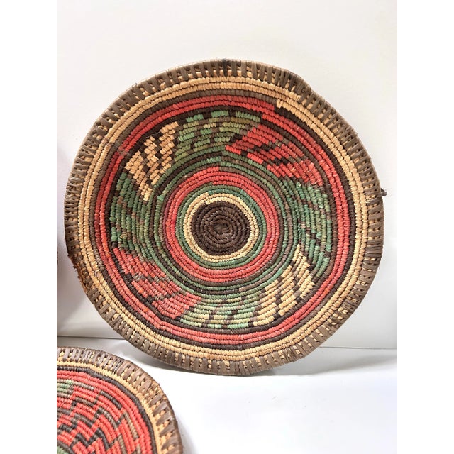 Tribal Early 20th Century African Coiled Raffia Basket Bowls – Uganda, Set of 3 For Sale - Image 3 of 8