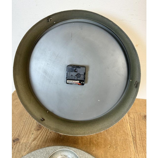 Industrial Grey Factory Wall Clock from Pragotron, 1960s For Sale - Image 16 of 18
