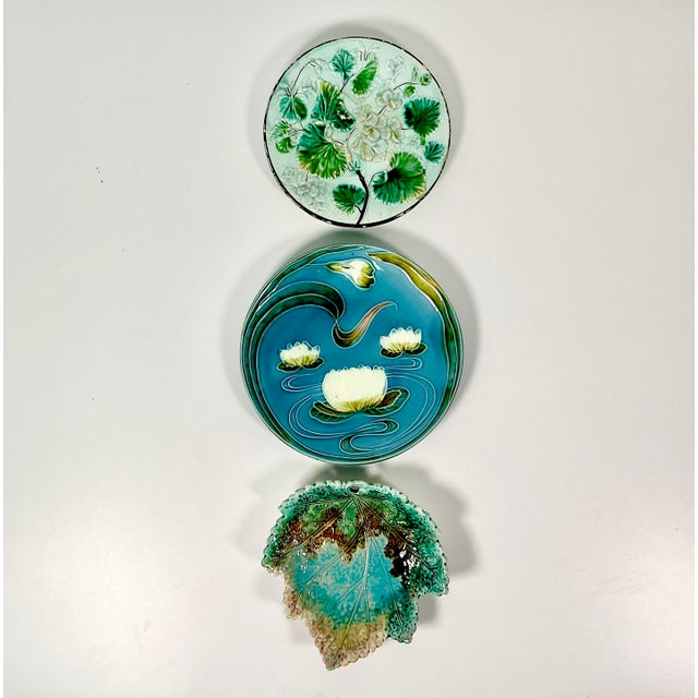George Jones Antique Hollywood Regency Boho Chic Germany Majolica Wall Plate Installation - Set of 3. For Sale - Image 4 of 16