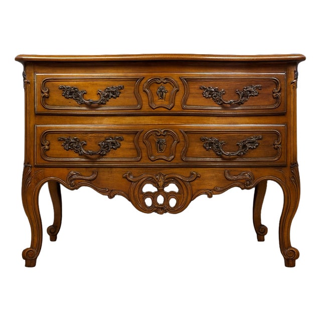 Provençal Arlesian Louis XV Commode in Walnut, 18th Century For Sale