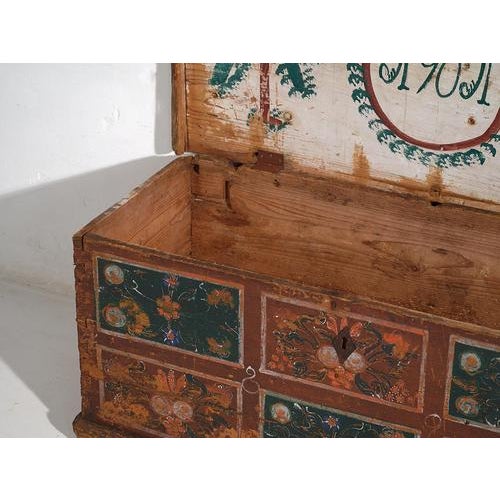 Antique Storage Trunk with Floral Decoration, 1895 For Sale - Image 9 of 11
