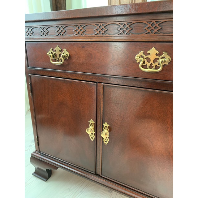 Chippendale Vintage Baker Furniture Mahogany Chippendale Nightstands or Side Tables a Pair For Sale - Image 3 of 18