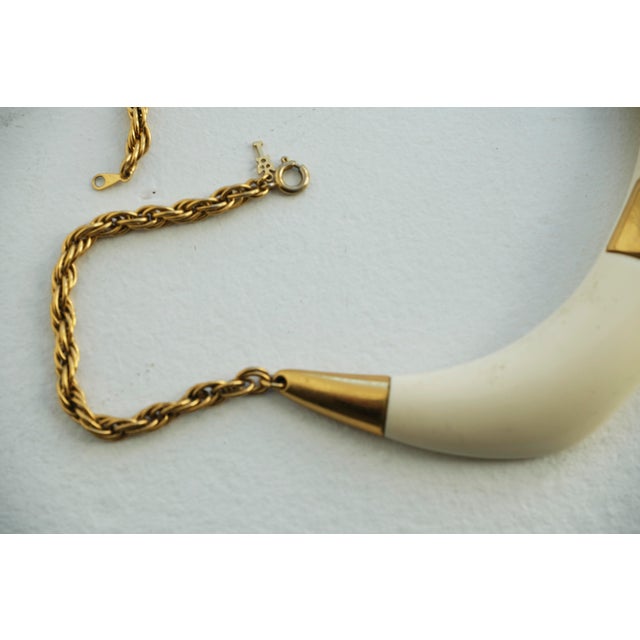 Vintage, 1970s Crown Trifari Resin Double-Horn Statement Choker Necklace, Cream and Gold For Sale - Image 9 of 11