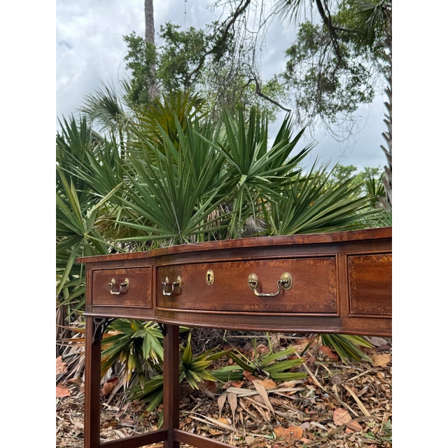 Traditional Vintage Sherrill Mahogany Console Table With Brass Hardware | Classic Traditional Entryway or Sofa Table For Sale - Image 3 of 6