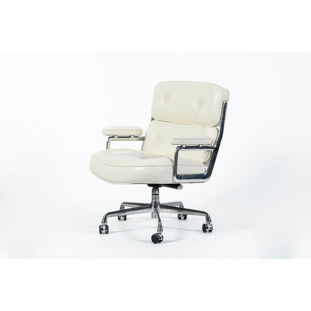 Mid-Century Modern Herman Miller Eames Time Life Lobby White Leather Office Chair 2021 For Sale - Image 3 of 15