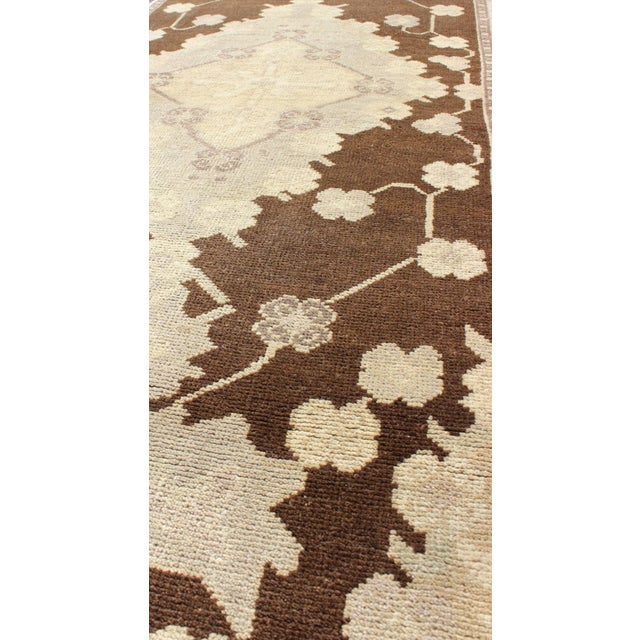 Mid 20th Century Vintage Turkish Oushak Runner With Dark Mocha Field and Soft Beige Design 2′10″ × 7′5″ For Sale - Image 5 of 7