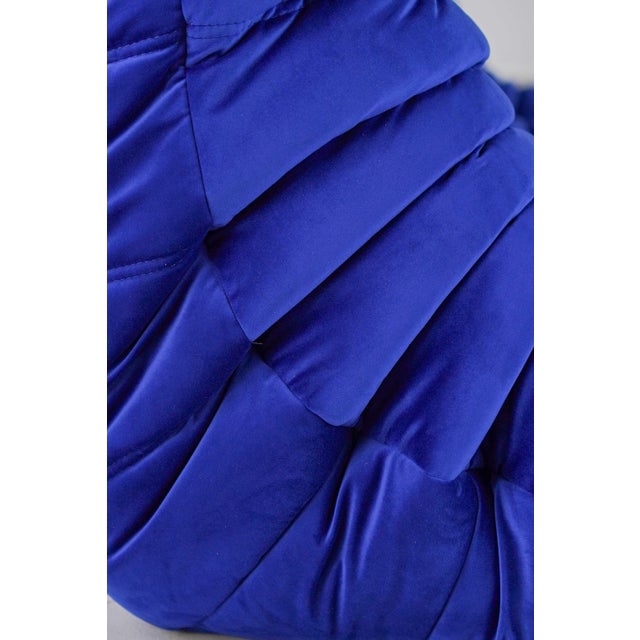 Togo Two-Seat in Blue Velvet by Michel Ducaroy for Ligne Roset For Sale - Image 3 of 10