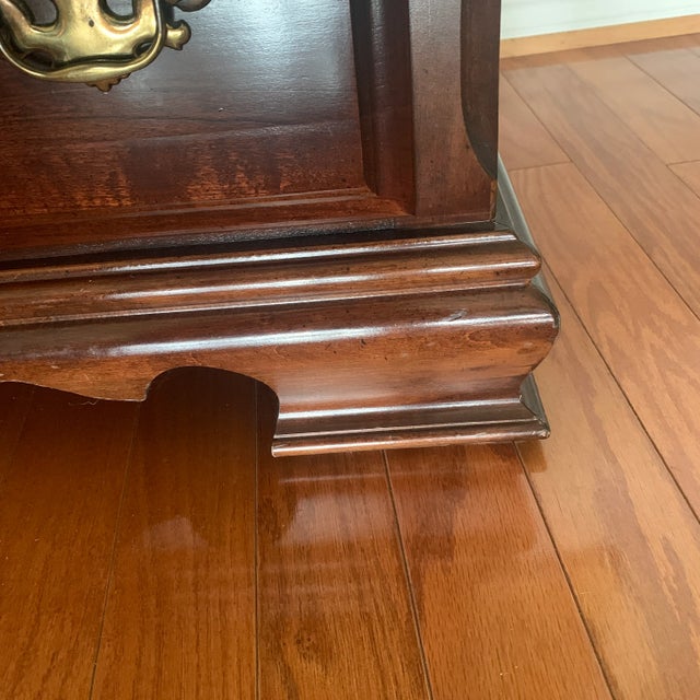 Wood 1990s Traditional Entryway Chest of Drawers For Sale - Image 7 of 8