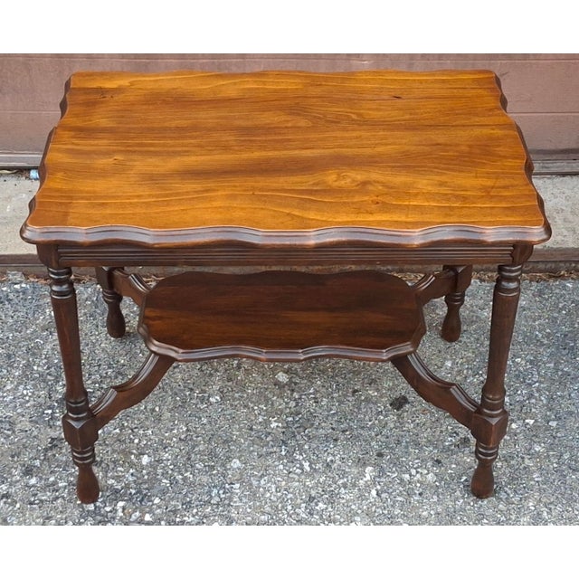 Jacobean Early 20th Century Jacobean Style Walnut Side Table With Scalloped Turtle Top and Turned Legs For Sale - Image 3 of 6