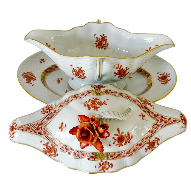 Herend Chinese Bouquet Rust Gravy Boat With Attached Plate & Lid and Rose Finial For Sale In San Diego - Image 6 of 14