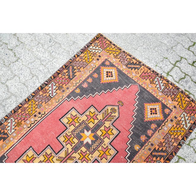 1960s Vintage Eclectic Decor Wool Hand Knotted Pink Rug For Sale - Image 4 of 11