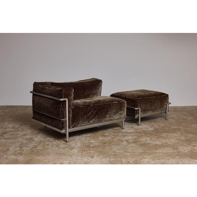 ‘LC3 Chair and Ottoman by Le Corbusier for Cassina, 1980s, Set of 2 For Sale - Image 12 of 12