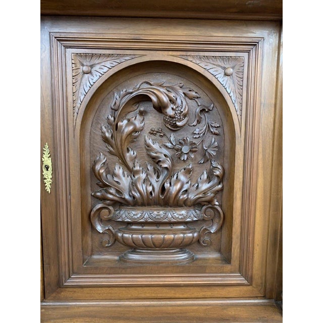 Late 19th Century Renaissance Style 2-Body Buffet in Carved Walnut For Sale - Image 9 of 10