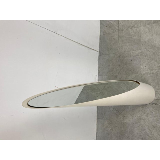 White 'Lipstick' floor mirror designed by Rodolfo Bonetto good condition. Great timeless design. 1970s - Italy....