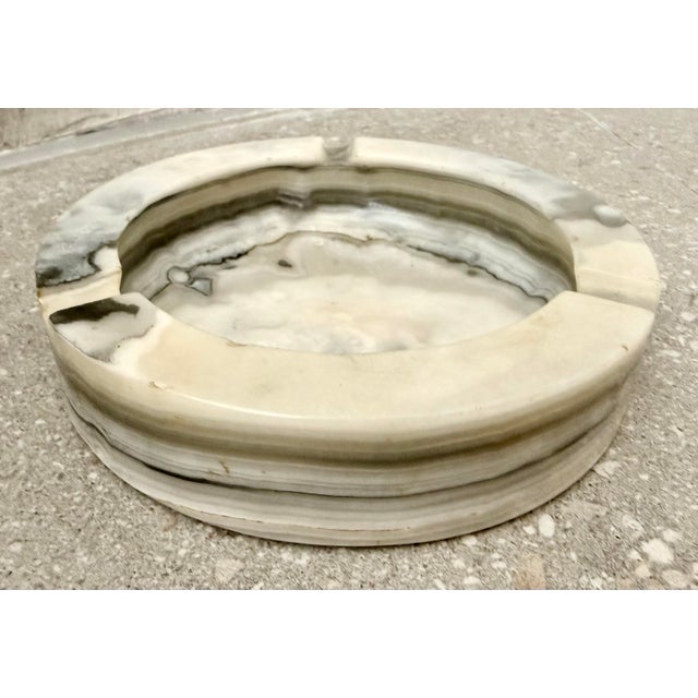 Alabaster Large Round Vintage Ashtray, Vide Poche in White Onyx Marble in the Style of Angelo Mangiarotti, Italy, 1970s For Sale - Image 8 of 12