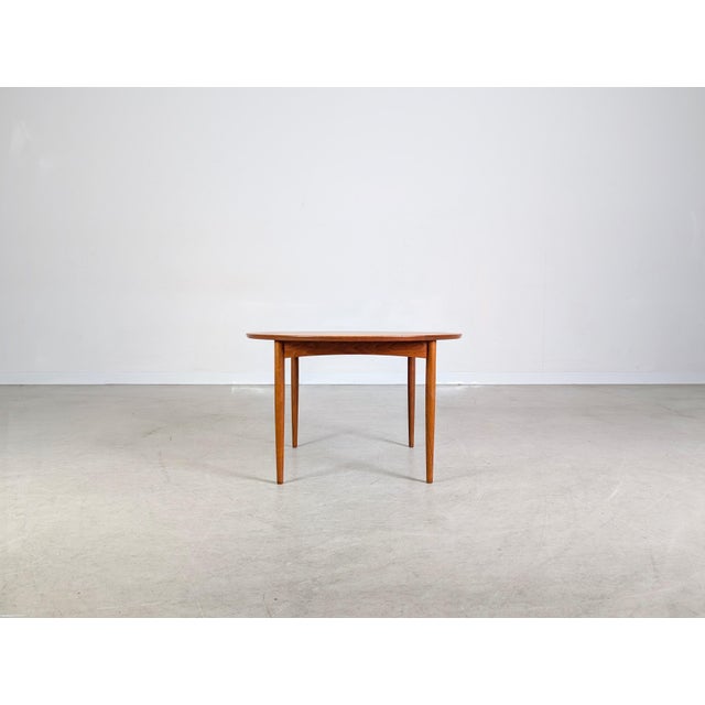 Mid-Century Modern Danish Coffee Table in Teak For Sale - Image 5 of 9