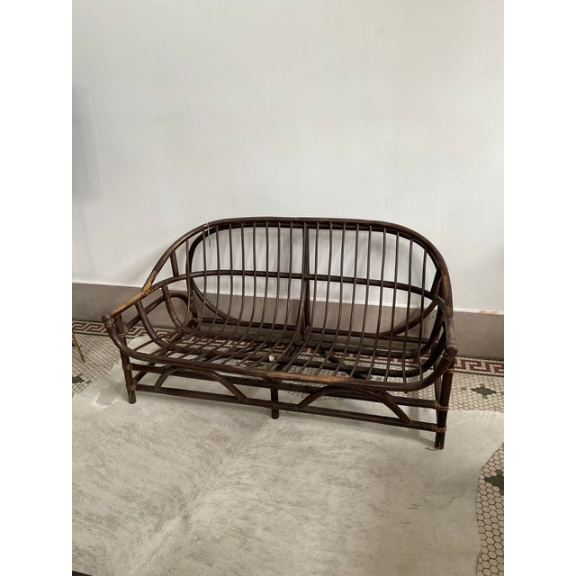 What gorgeous lines on this sofa! It looks great from all angles! The frame has such an elegance to it, and it is super...