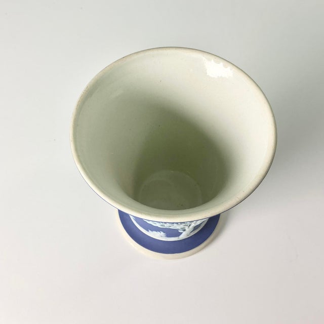1950s Vintage Hellenistic Mediterranean Neoclassical English Wedgwood Jasperware Urn Vase. For Sale - Image 9 of 12
