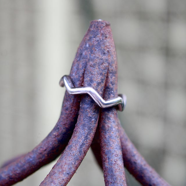 Vintage Platinum Tiffany & Co. Zig Zag Paloma Picasso Ring, Size 7.5 For Sale - Image 11 of 11