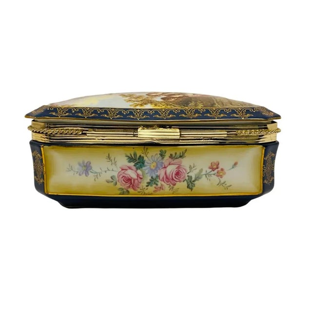 Early 20th Century Antique Limoges Porcelain Dresser Box, Hand Painted Romantic Scene For Sale - Image 4 of 9