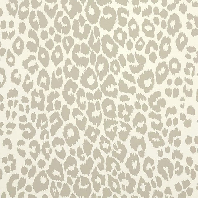 Sample - Schumacher Iconic Leopard Pattern Animal Print Wallpaper in Linen  Beige