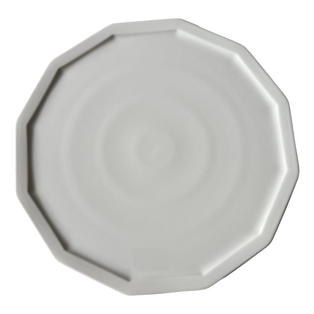 Polygon White Cake Dish by Tapio Wirkkala for Rosenthal Studio Linie, Germany, 1986 For Sale