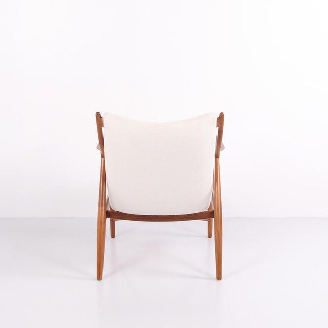 Walnut Lounge Chair with Light Fabric by Finn Juhl, 1952 For Sale - Image 4 of 11