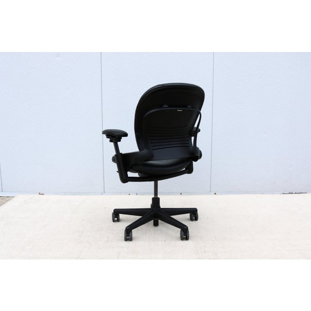 Steelcase Leap Ergonomic Office Desk Chair in Black Leather, Fully Adjustable For Sale - Image 12 of 18