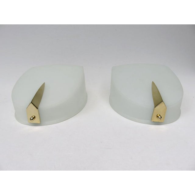 1950s Wall Lights in Brass & Glass attributed to Holophane, 1950s, Set of 4 For Sale - Image 5 of 18