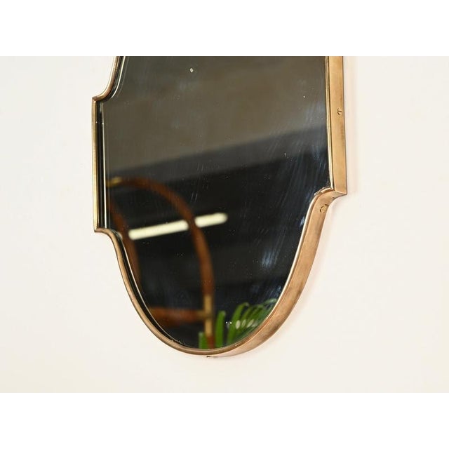 Small Vintage Italian Brass Shield-Shaped Mirror by Gio Ponti, 1950s For Sale - Image 9 of 10