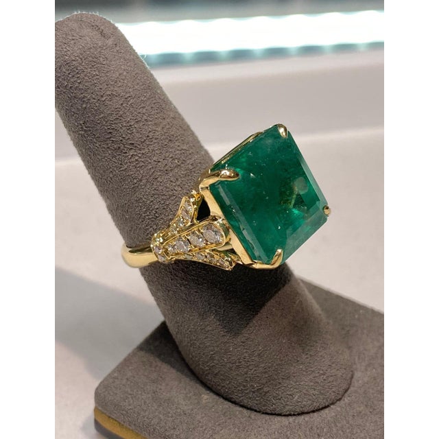 Early 21st Century Fancy Vivid Green Emerald Shape Square Step Cut Emerald Diamond Cocktail Statement, Size 7 For Sale - Image 5 of 10