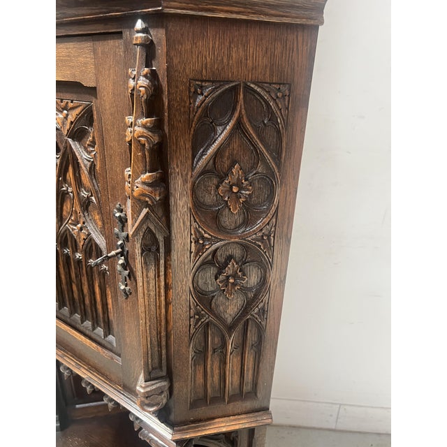 Brown Gothic-Style Corner Cabinet in Oak, 1900s For Sale - Image 8 of 16