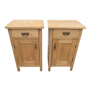 Pair of English Country Pine Nightstands For Sale